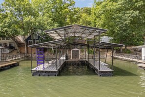 Property grounds - Loto Breeze - Lakefront house in protected cove! (Sunrise Beach)