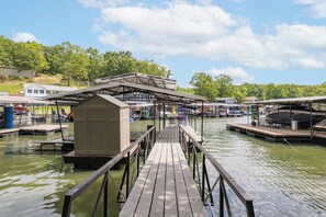 Marina - Loto Breeze - Lakefront house in protected cove! (Sunrise Beach)