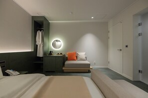 Nintendo Gaming Room | Down comforters, desk, laptop workspace, free WiFi - Anook Hotel Suwon Ingye 2 (Suwon)