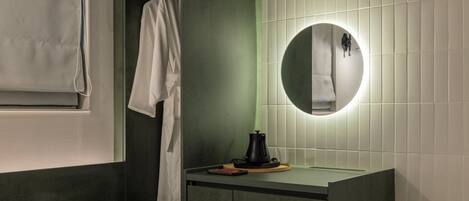 SPA Room | Dundyner, skrivebord, skrivebord for bærbar PC og wi-fi (inkludert)