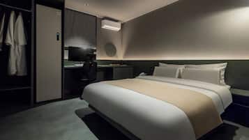 Business Room | Down comforters, desk, laptop workspace, free WiFi