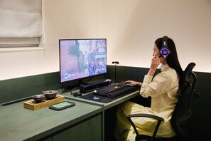 2PC Room | Down comforters, desk, laptop workspace, free WiFi - Anook Hotel Suwon Ingye 2 (Suwon)