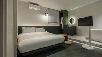 SPA Room | Down duvets, desk, laptop workspace, free WiFi