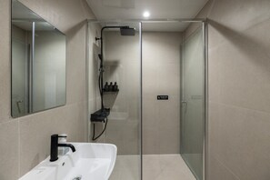 SPA Room | Edredones de plumas, escritorio, espacio para trabajar con un portátil