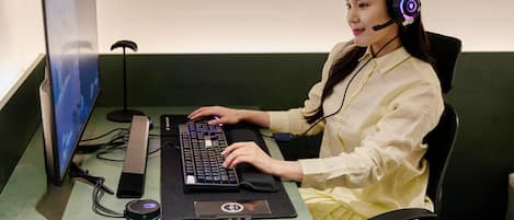 2PC Room | Down comforters, desk, laptop workspace, free WiFi