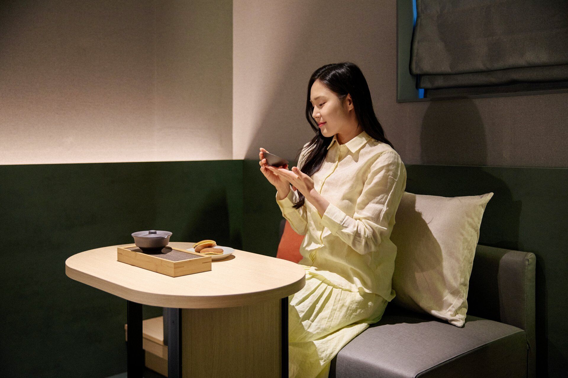 Cubrecamas, escritorio, espacio para trabajar con laptop y wifi gratis 