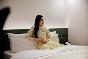 2PC Room | Down comforters, desk, laptop workspace, free WiFi - Anook Hotel Suwon Ingye 2 (Suwon)