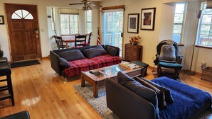 Smart TV, books - Romantic Lake View Retreat (Crestline)