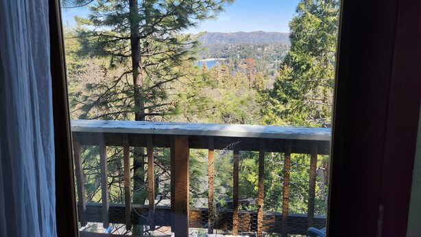 Interior - Romantic Lake View Retreat (Crestline)