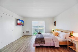 1 bedroom, iron/ironing board, WiFi, bed sheets - Free Parking | Comfortable Condo | Prime Location (North Bay Village)