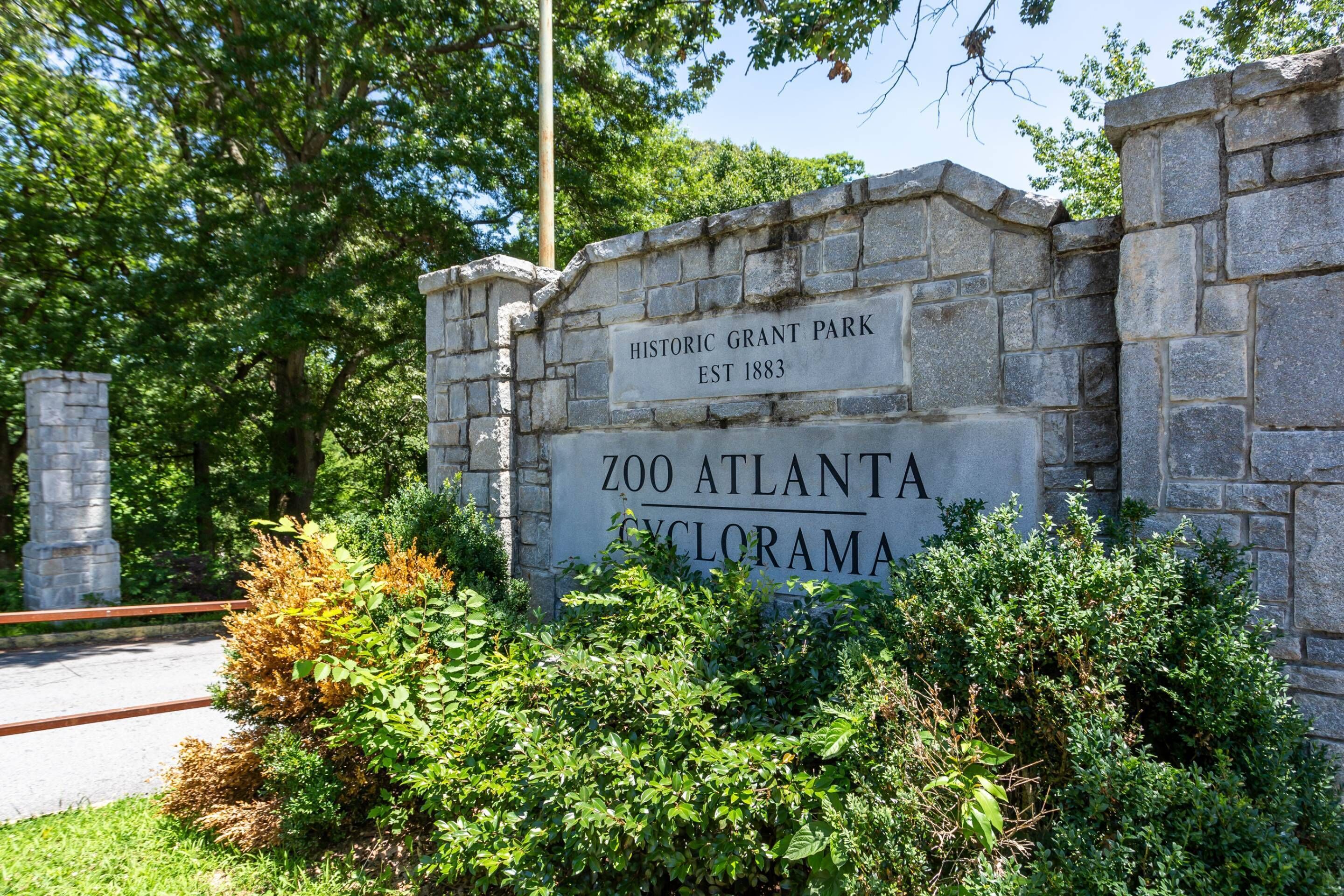 Visit Atlanta Zoo in Historic Grant Park walkable to the Belt-line with Food,Drinks & entertainment