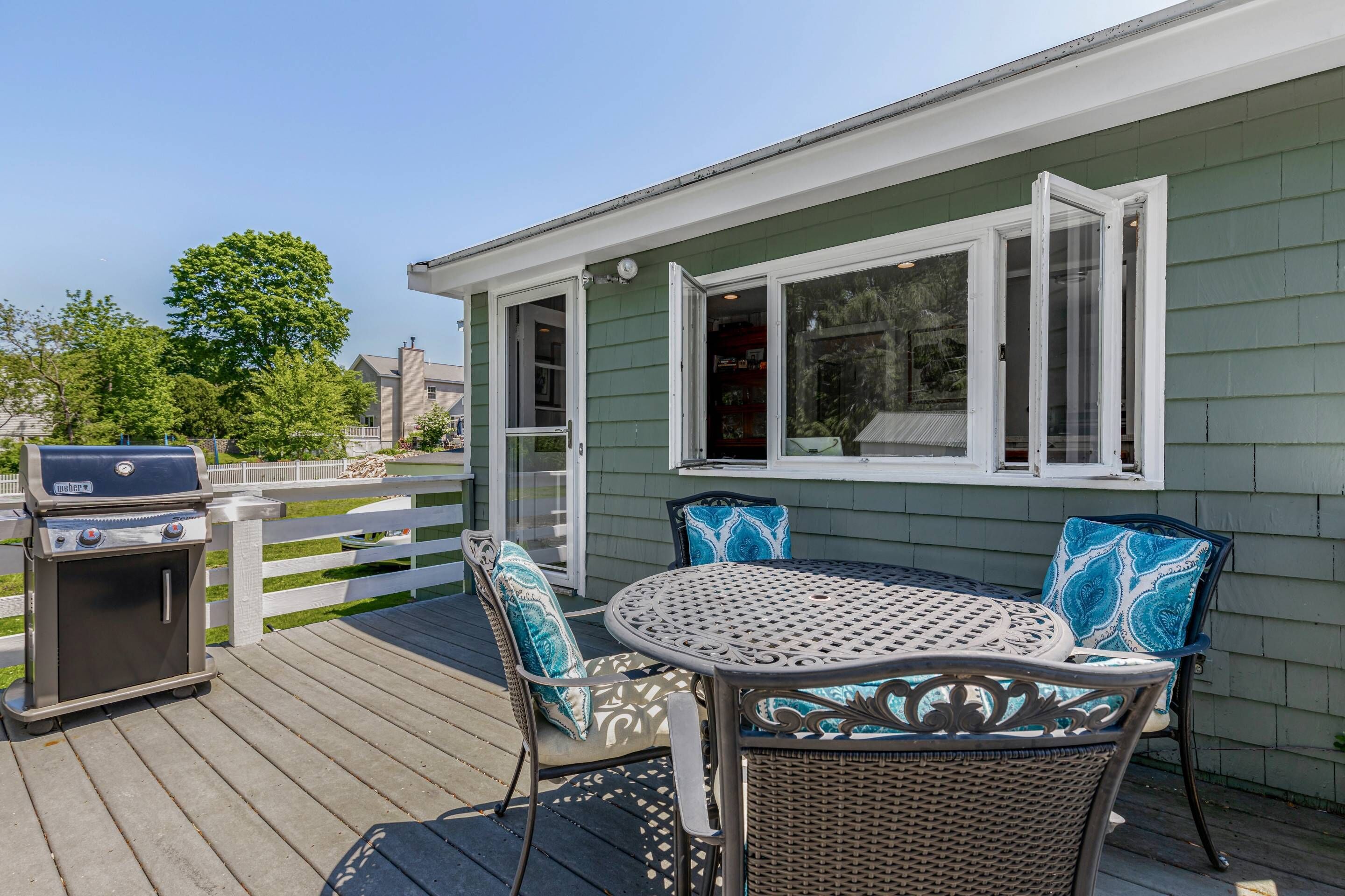 Sailors Rest: Fabulous Yard, Near Beach, Town, & Bike Trail, Superbox & Smart TV, Fast WiFi