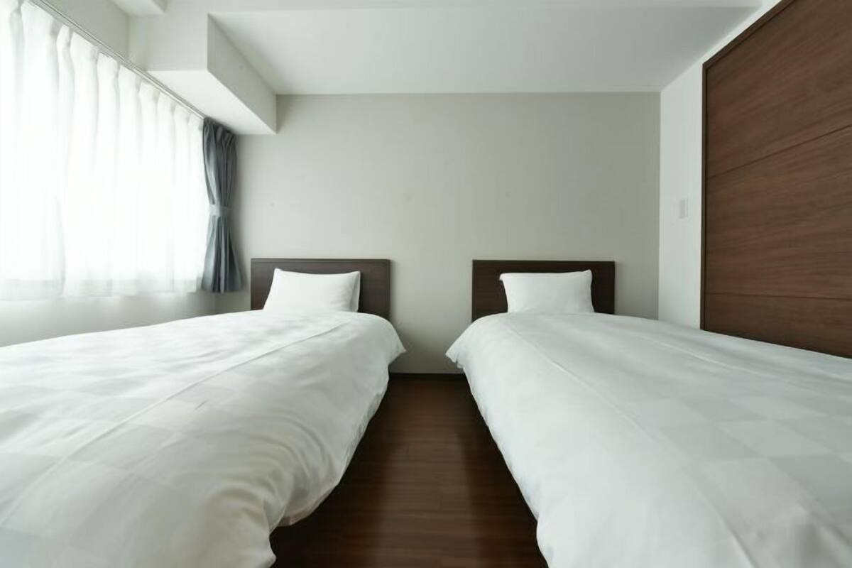 2 bedrooms, premium bedding, iron/ironing board, free WiFi