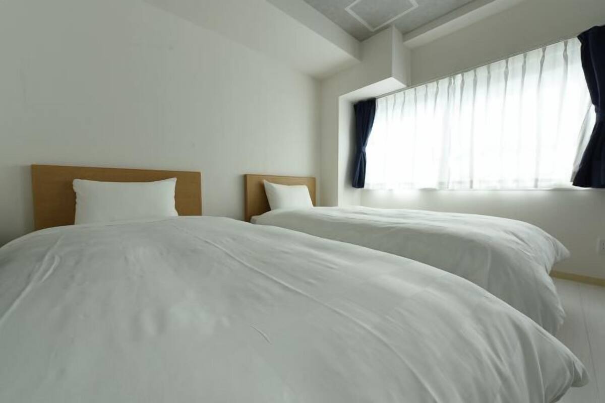 2 bedrooms, premium bedding, iron/ironing board, free WiFi