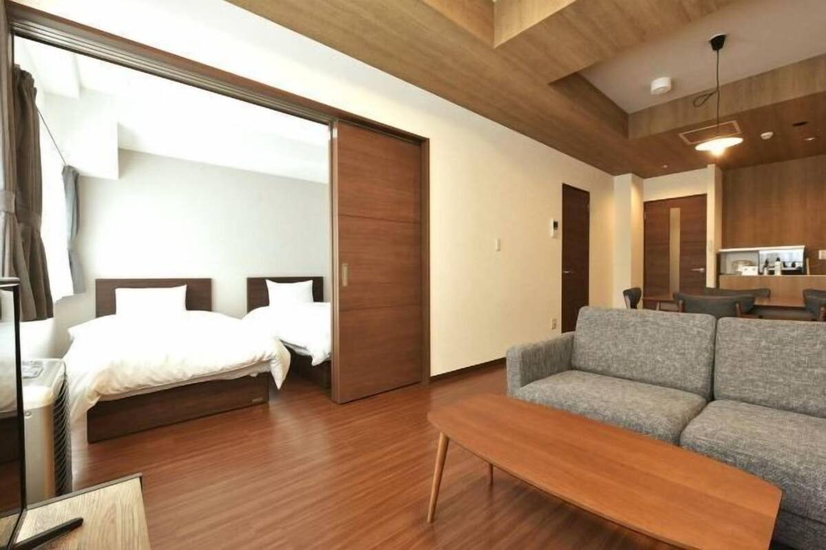 2 多间卧室、高档床上用品、熨斗/熨衣板、免费 WiFi