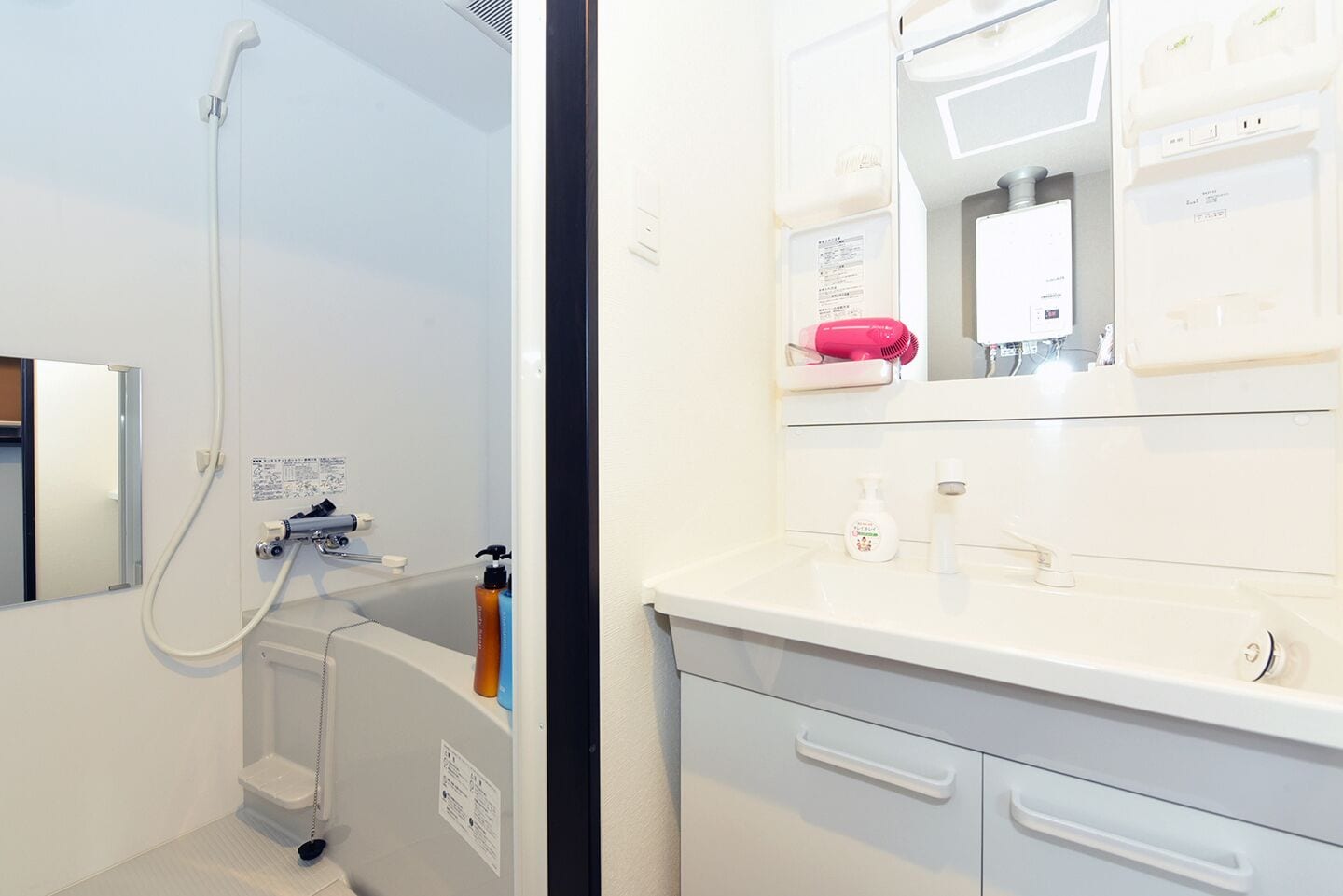 Superior Room | Bathroom | Combined shower/tub, hair dryer, slippers, bidet