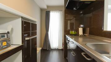 Suite | Private kitchen | Fridge, microwave, stovetop, toaster