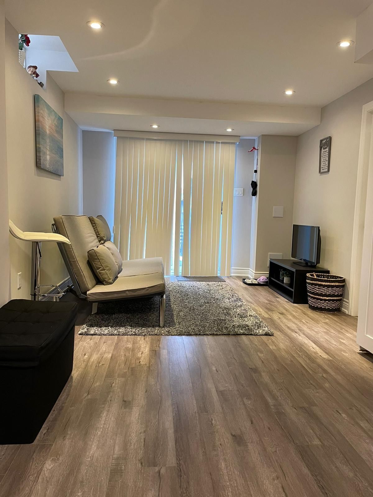 Amazing Basement Apartment in Richmondhill