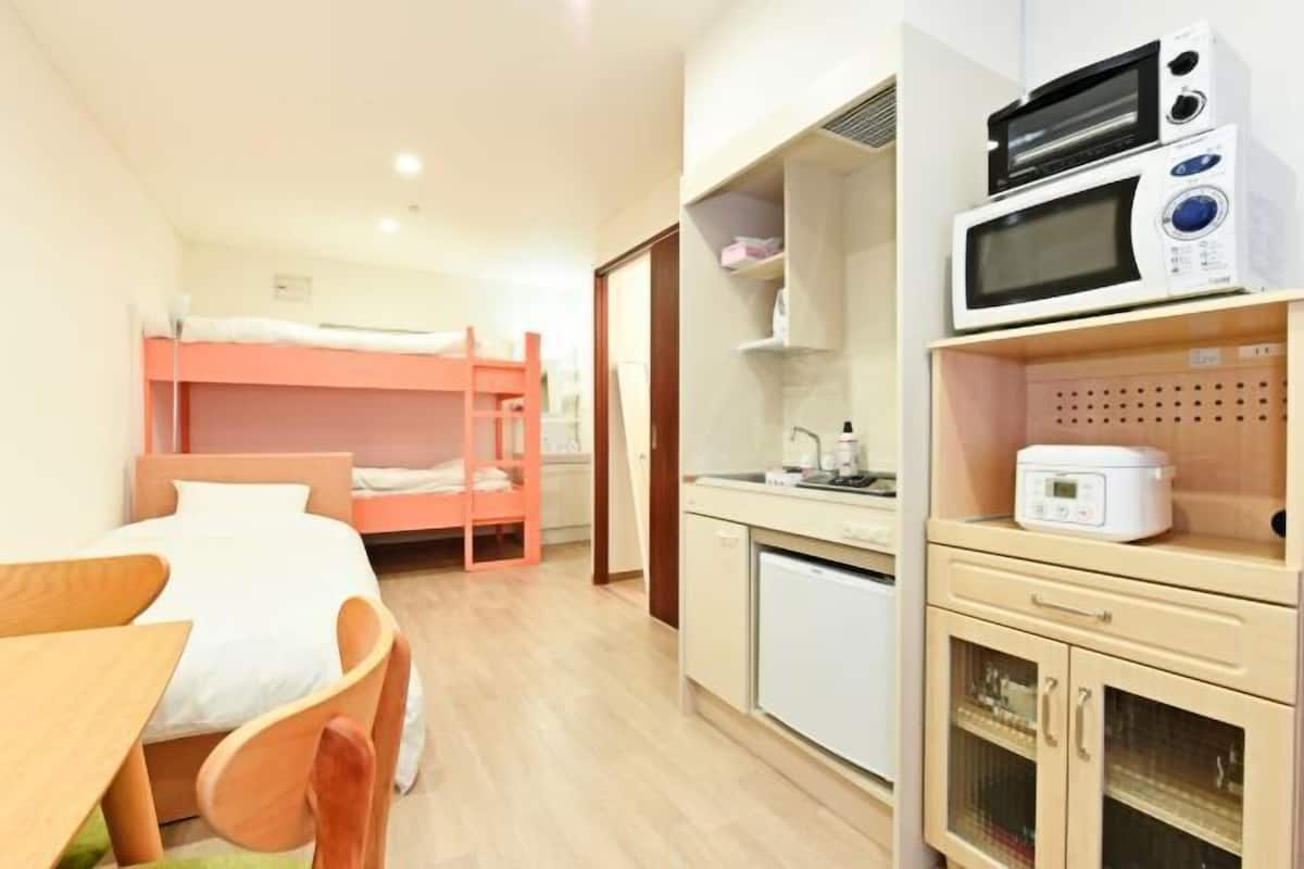 Iron/ironing board, free WiFi, bed sheets