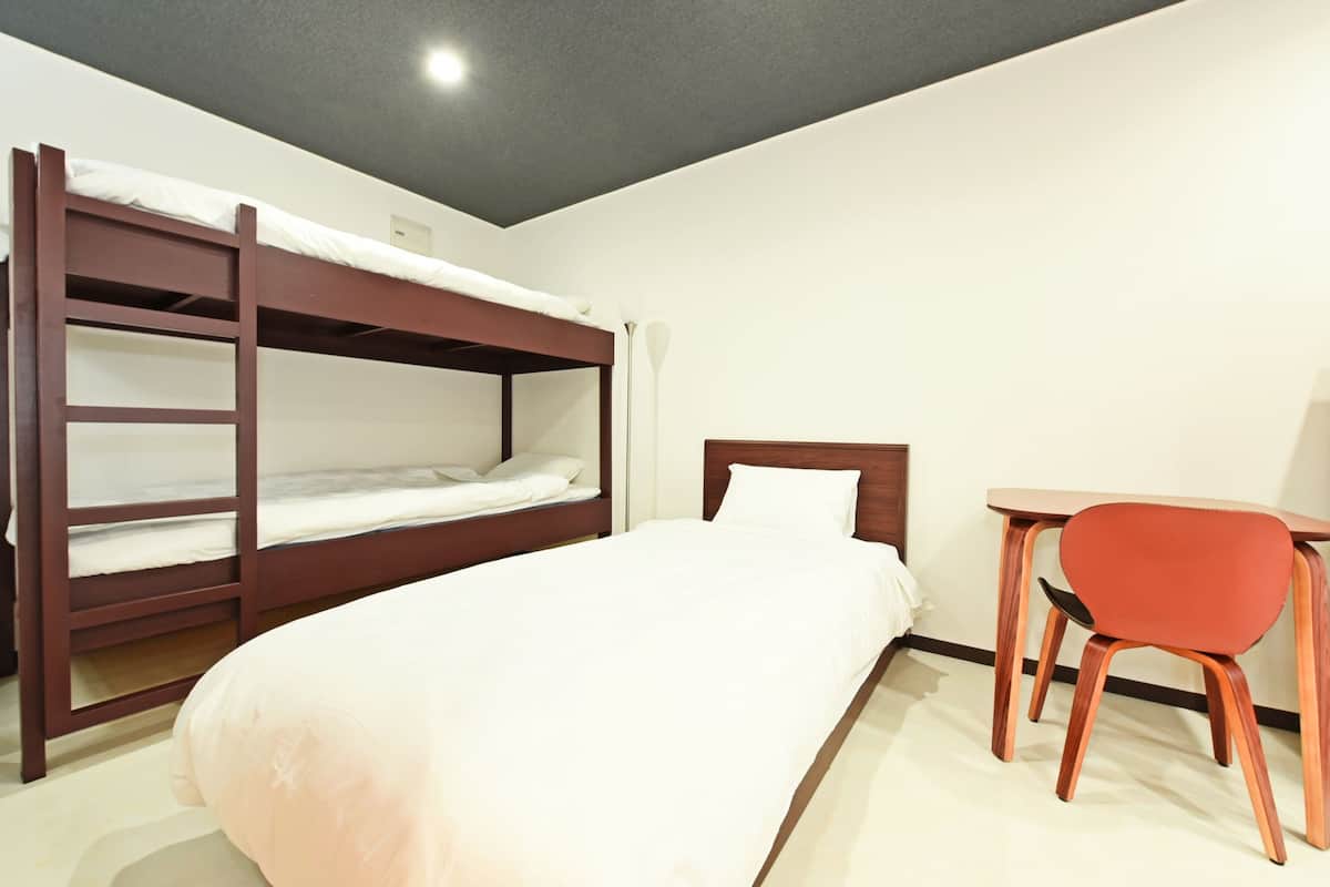 Deluxe Single Room | Iron/ironing board, free WiFi, bed sheets