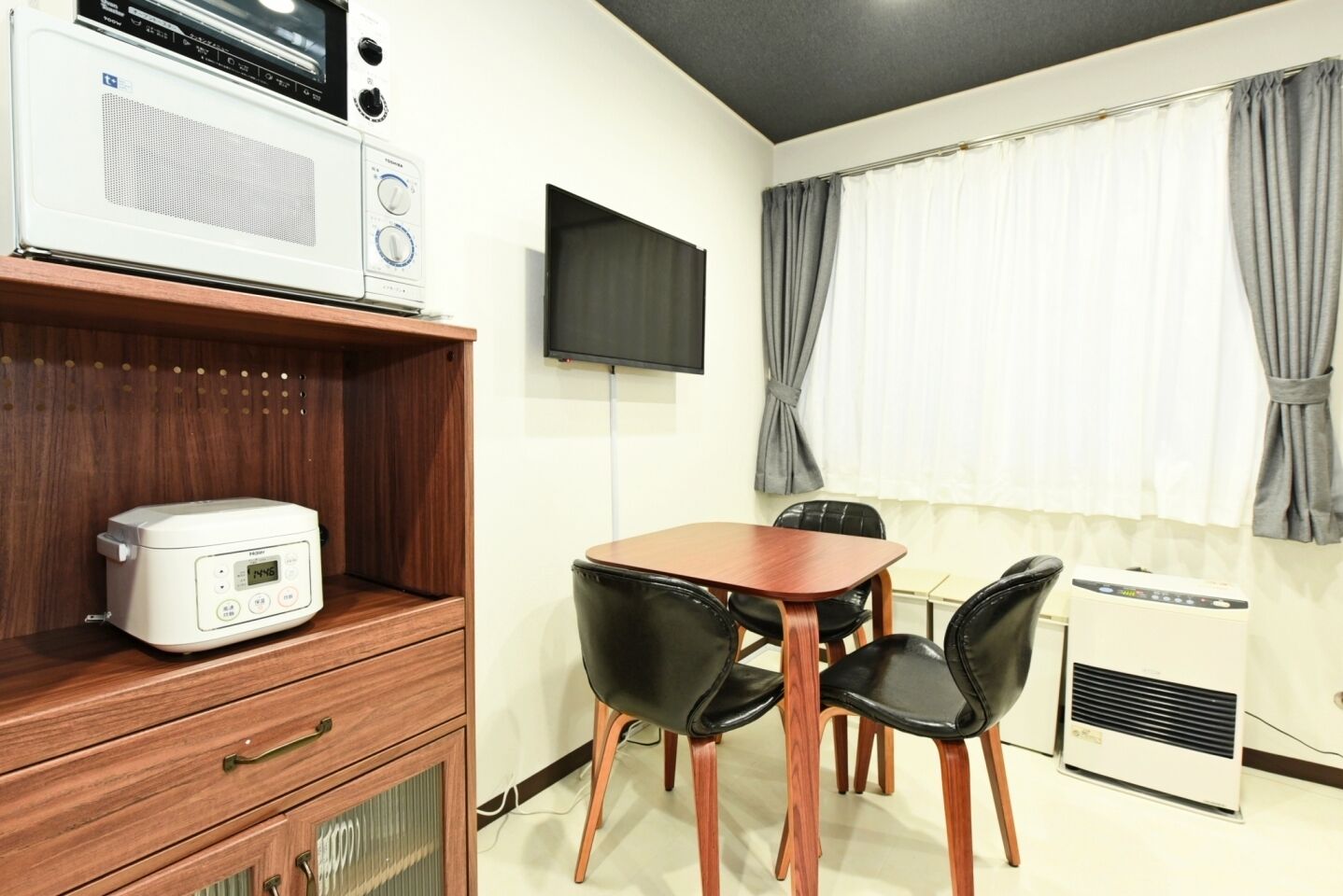Standard Room | Living area | Flat-screen TV