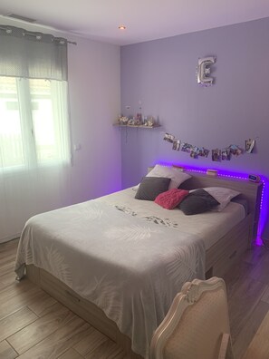 3 bedrooms, free WiFi, bed sheets - Villa with private pool, close to all amenities and beaches (Puget-sur-Argens)