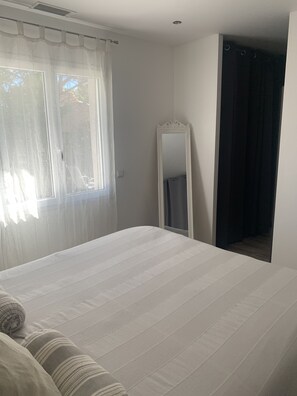 3 quartos, Wi-Fi de cortesia, roupa de cama