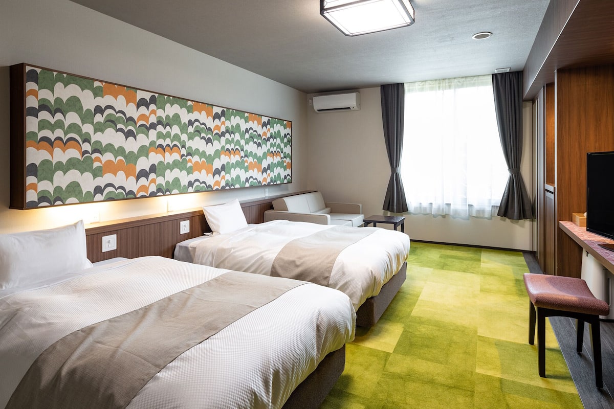 1 bedroom, bed sheets