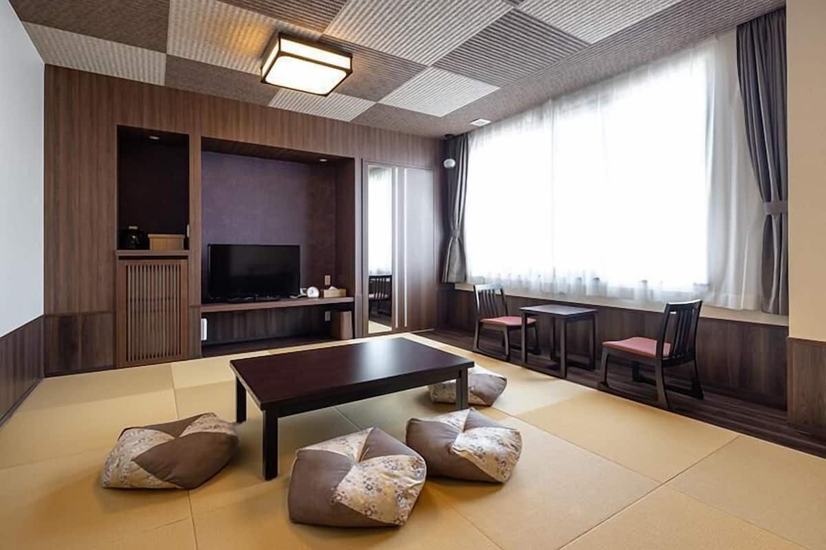 Superior Japanese-Style-Room with 12 Tatami mats - Shower Only - Non-Smoking | 1 bedroom, bed sheets