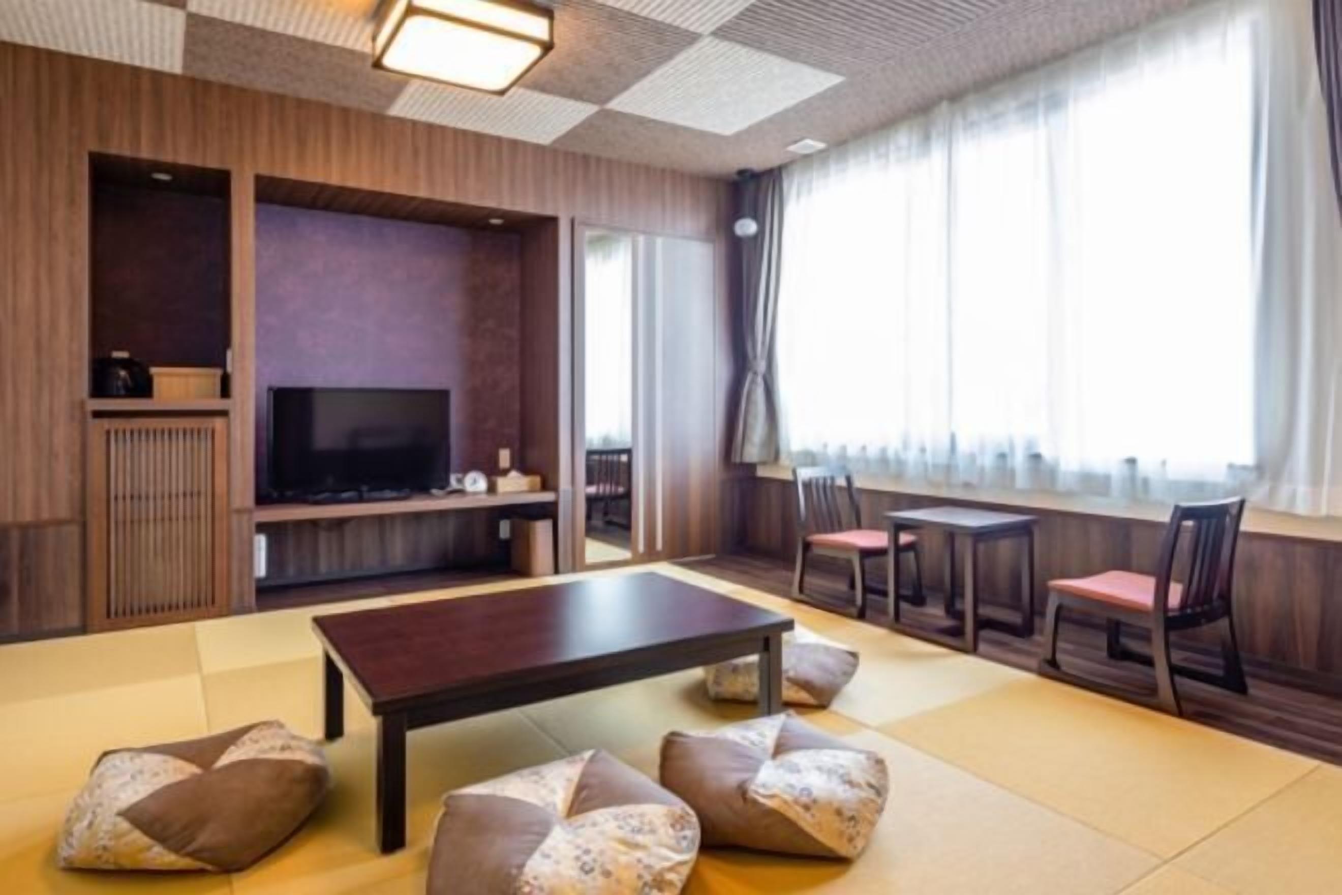 Khu phòng khách | TV màn hình phẳng 32-inch có truyền hình kỹ thuật số, TV 