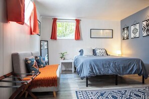 2 bedrooms, desk, iron/ironing board, travel crib - Private, Quiet 2BD 1BA Queen Anne Guest Suite! (Seattle)