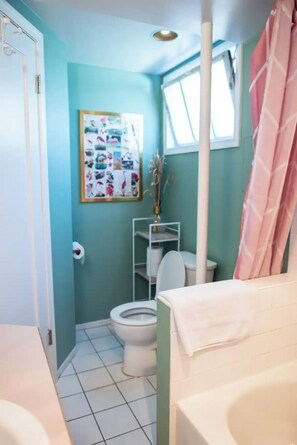 Hair dryer, towels, soap, shampoo - Private, Quiet 2BD 1BA Queen Anne Guest Suite! (Seattle)