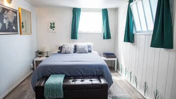 2 bedrooms, desk, iron/ironing board, travel crib