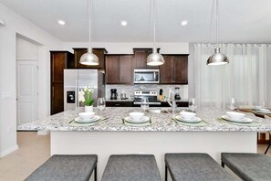 Fridge, microwave, oven, stovetop - luxury villa/free water park3871 (Davenport)