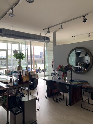 Dining - Santa Monica 2 bedroom 1 bath Apartment  (Santa Monica)