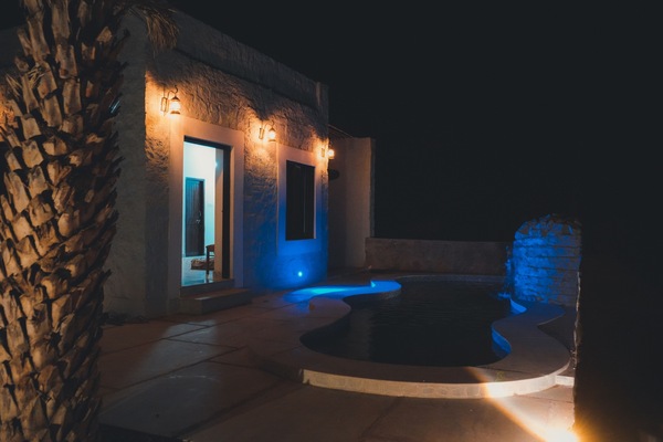 4 outdoor pools