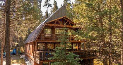 Waterfront Cabin 17 Miles from Yellowstone