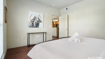 4 bedrooms, desk, iron/ironing board, free WiFi