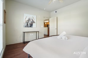 4 bedrooms, desk, iron/ironing board, free WiFi