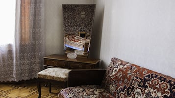 5 bedrooms, soundproofing, free WiFi, bed sheets