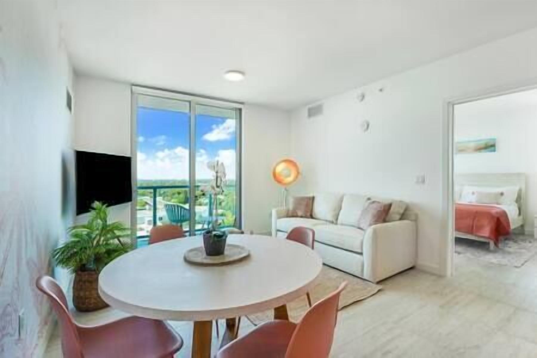 spacious Apt 2b free parking