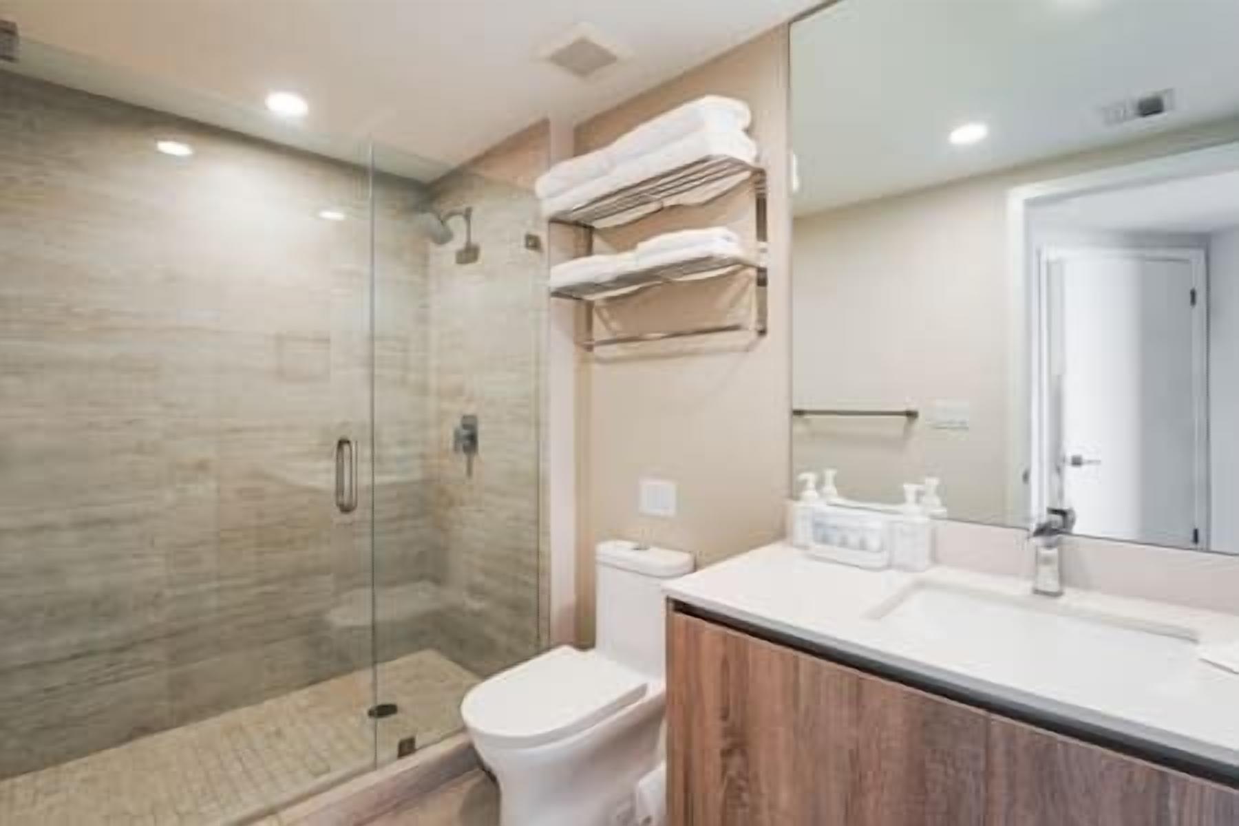 Beautiful apt 2b amenities