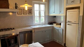 Réfrigérateur, four, plaque de cuisson, lave-vaisselle