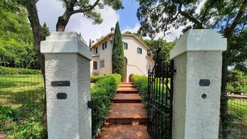 Enceinte de lâhĂ©bergement