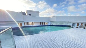 Pool auf dem Dach