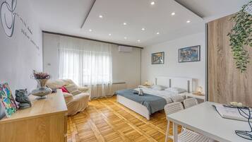 2 chambres, bureau, espace de travail pour ordinateur portable