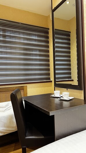 Economy Twin Room | Desk, blackout drapes, soundproofing, iron/ironing board - Hayot hostel (Tashkent)