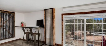 Ponderosa Mtn. Suite - Hiking, Rustic Charm, Ski Central