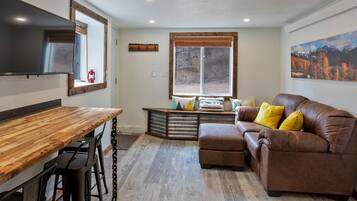 Smart TV, fireplace, books, offices