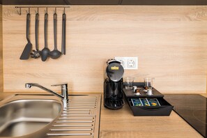 Superior Studio | Private kitchen | Fridge, microwave, stovetop, espresso maker - Apartments an der Kö (Düsseldorf)